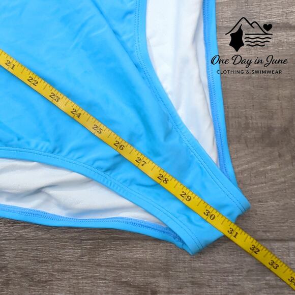 Cupshe Plus Size Twist Front Keyhole One Piece Swimsuit Size 3X - Picture 6 of 7